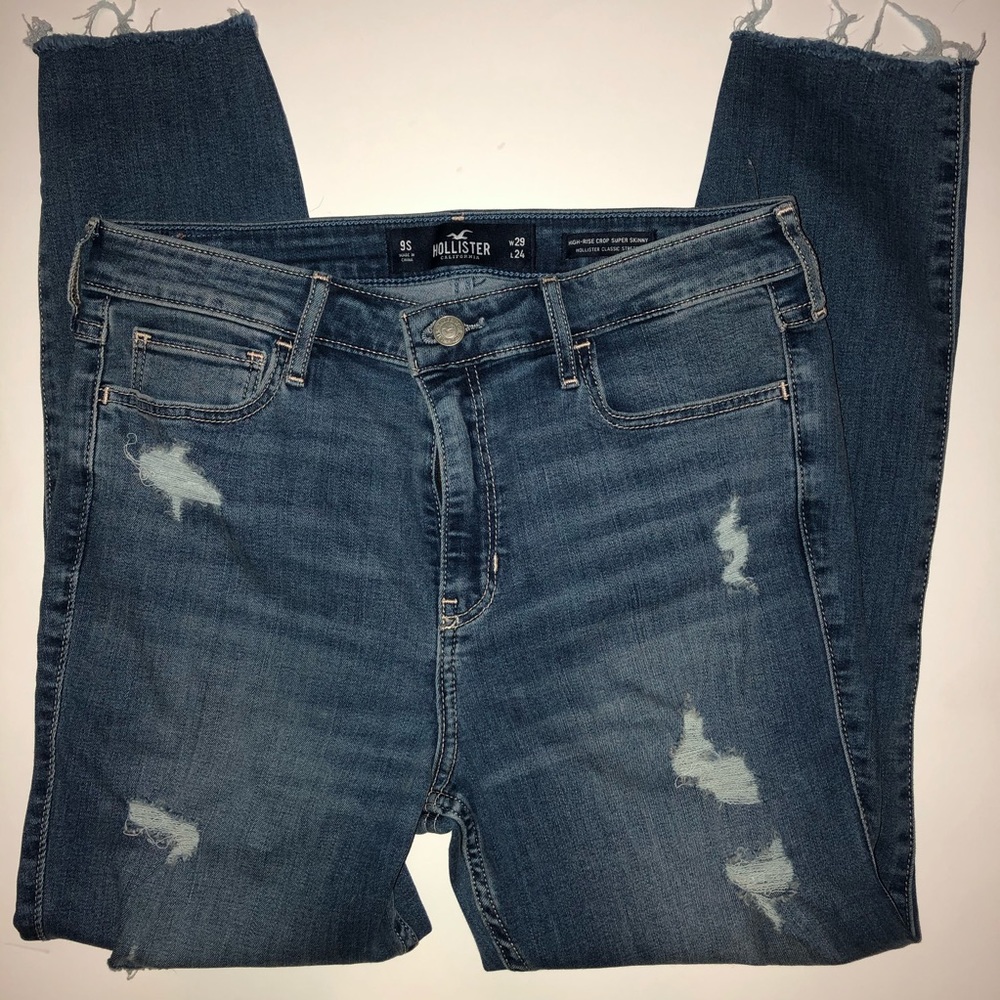HOLLISTER LIGHT BLUE RIPPED JEANS CROP
